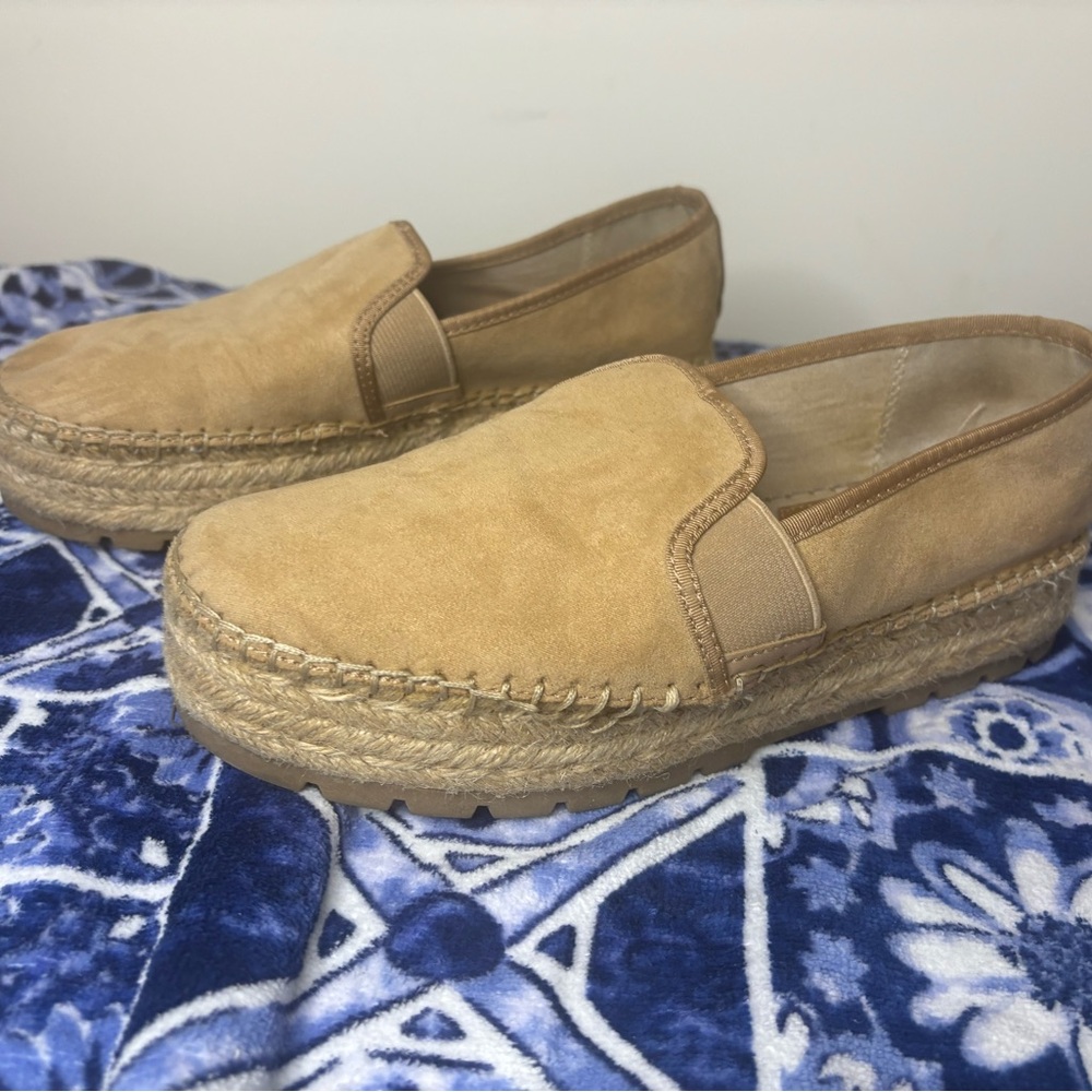 Circus by Sam Edelman slip on suede tan platform espadrilles in GUC size 8.